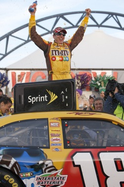 Kyle Busch wins at Las Vegas