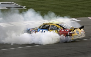 Kyle Busch smokes 'em in Las Vegas