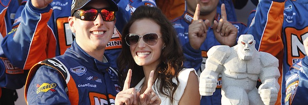 Kyle Busch wins Dover NNS