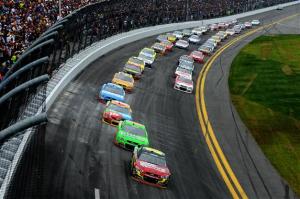 Jeff-Gordon-leads-Daytona-500-2013-nascar