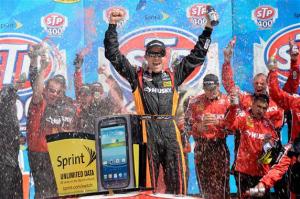 matt-kenseth-victory-lane-kansas-1-2013-nascar