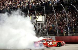 matt-kenseth-burnout-nascar-southern-500-darlington-2013