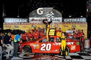 matt-kenseth-victory-lane-nascar-southern-500-darlington-2013