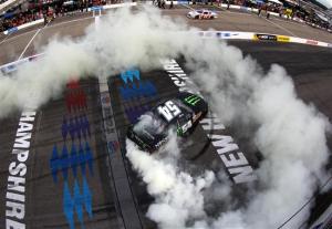 burnout_kyle_busch_071313_new_hampshire_nns