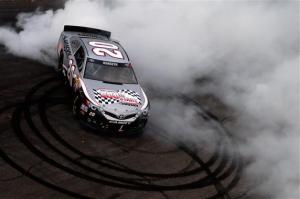 nascar_loudon_nscs_92213_kenseth_burnout