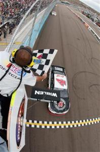 phoenix1nscs_checkeredflag_030214