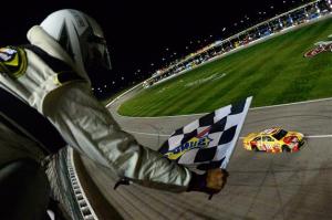 ks_nscs_kybusch_checkeredflag_050716